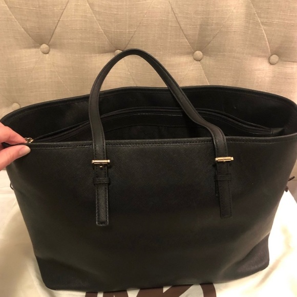 [SOLD] Michael Kors Jet Set medium Tote Bag send offers!! - Picture 3 of 8
